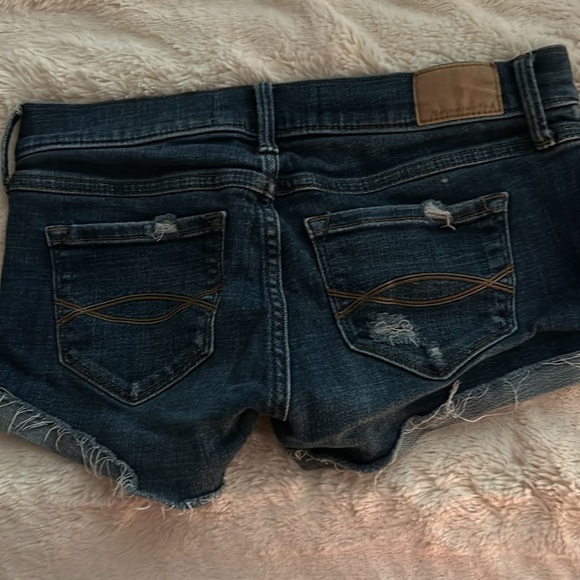 Abercrombie and Fitch Low Rise Shorts. - Picture 2 of 8